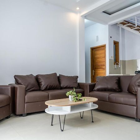 Azalia Homestay Yogyakarta Esterno foto