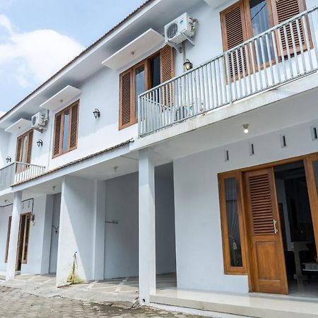 Azalia Homestay Yogyakarta Esterno foto
