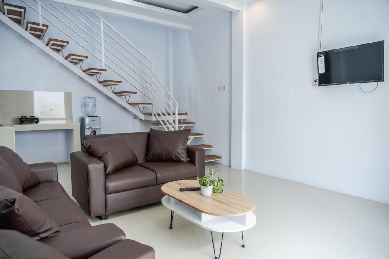 Azalia Homestay Yogyakarta Esterno foto