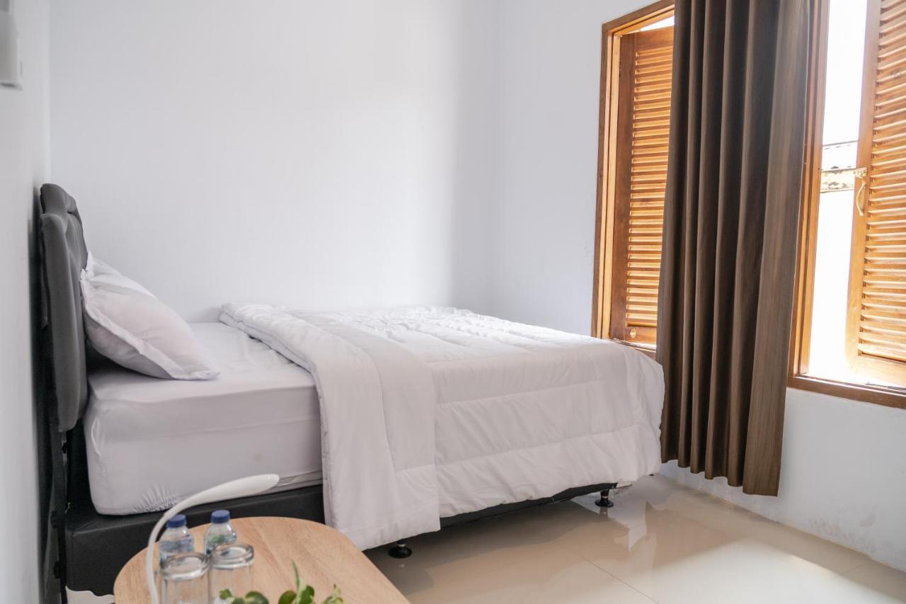 Azalia Homestay Yogyakarta Esterno foto