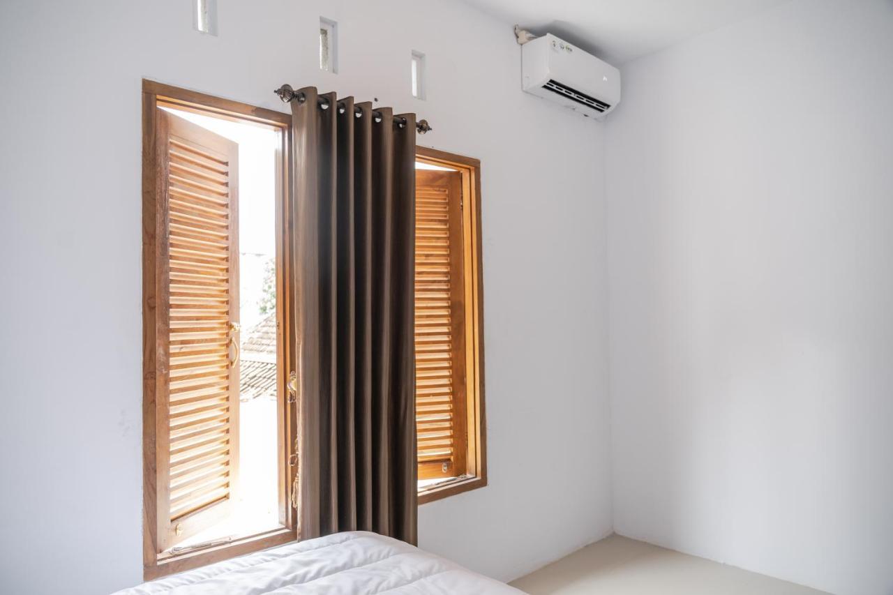 Azalia Homestay Yogyakarta Esterno foto