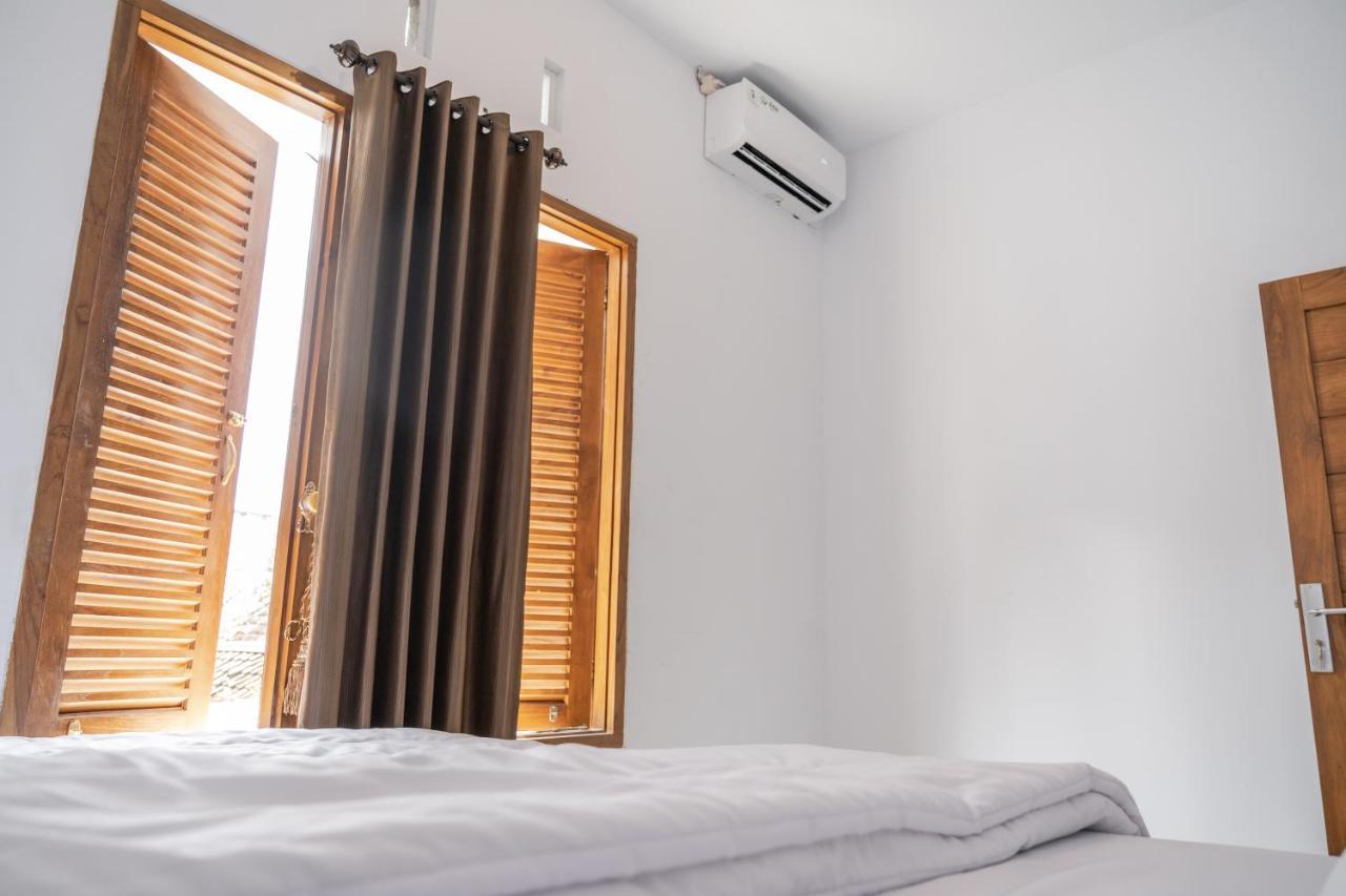 Azalia Homestay Yogyakarta Esterno foto