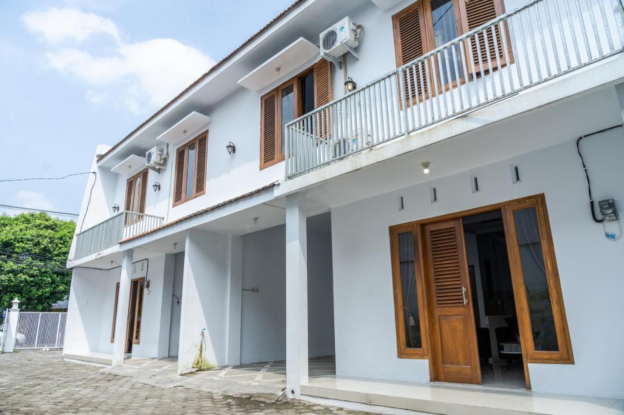 Azalia Homestay Yogyakarta Esterno foto