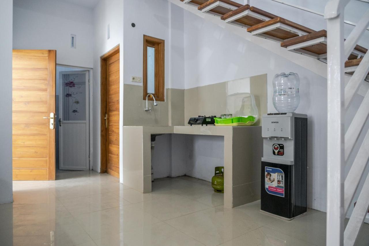 Azalia Homestay Yogyakarta Esterno foto