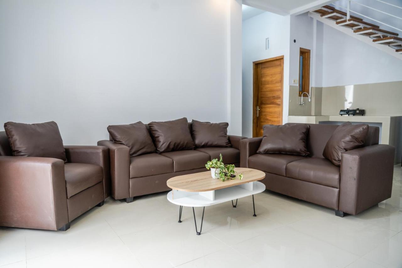 Azalia Homestay Yogyakarta Esterno foto