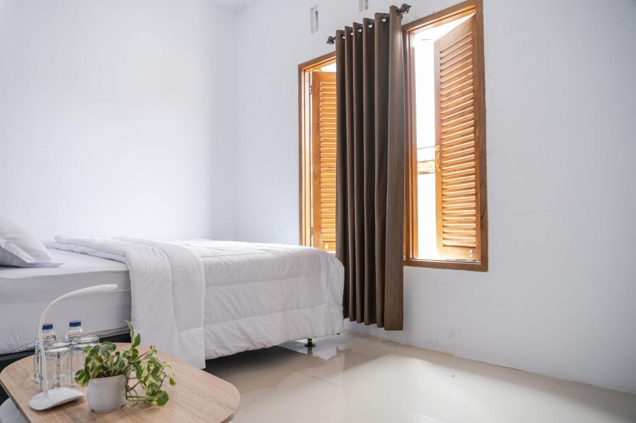 Azalia Homestay Yogyakarta Esterno foto